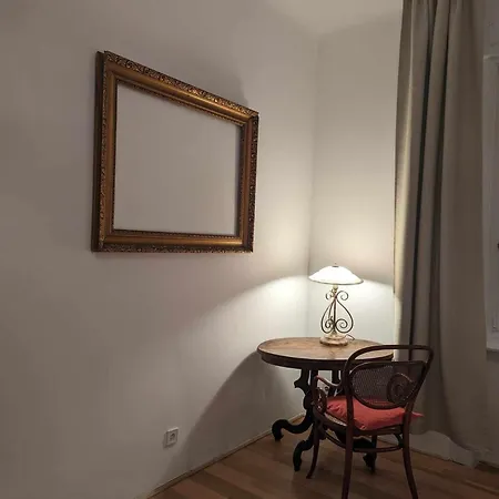 Third Floor Art Idyll Apartment Budapest