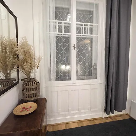 Third Floor Art Idyll *